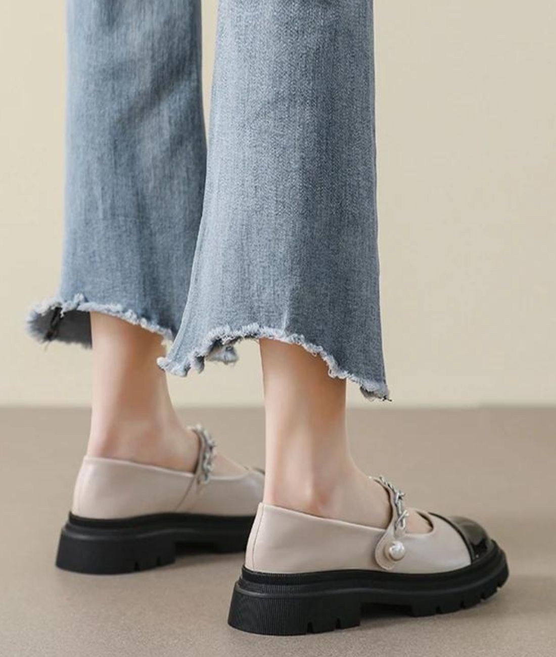 Women’s Chunky Synthetic Leather Round Toe Loafers Off White