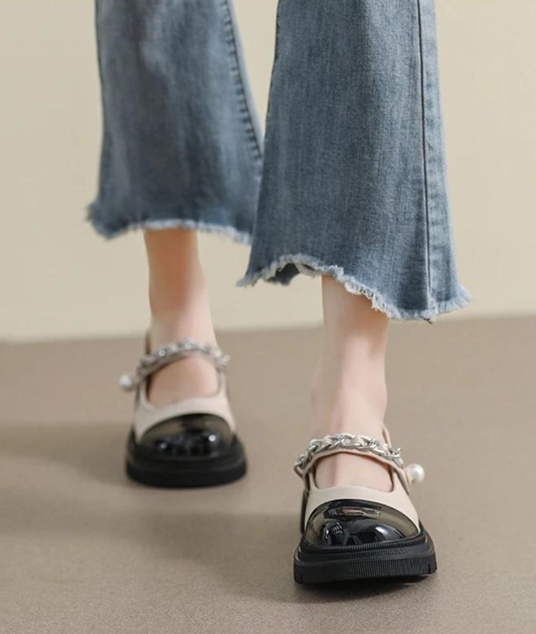 Women’s Chunky Synthetic Leather Round Toe Loafers Off White